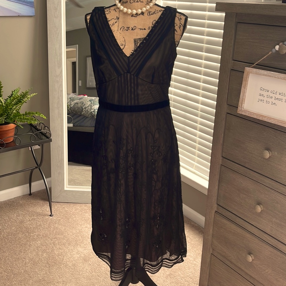 EUC - BEAUTIFUL Ann Taylor LOFT black lace and jewel embellished dress size 6